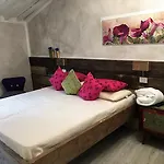 招待所 24h 卢卡