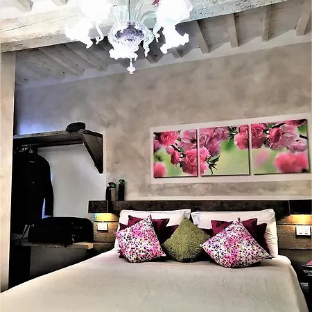 24h Guest house Lucca